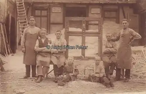 Neue Ware - Deutsches Reich O.J. Fotokarte / Schreinerei / Bauschreinerei / Meister, Gesellen und Lehrlinge… 2